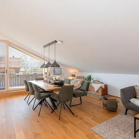 Apartamento Chiemgauloft , 5 Sterne Am Chiemsee Übersee
