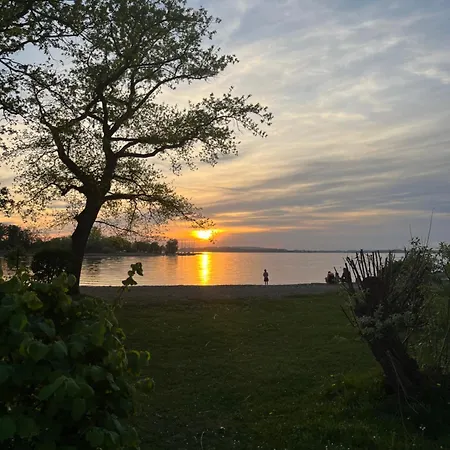 Apartamento Chiemgauloft , 5 Sterne Am Chiemsee Übersee